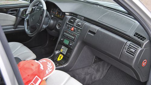 Изображение: merc_e55_1998.jpg. Тип: image/jpeg. Размер: 500x281. Объем: 30.101KByte.