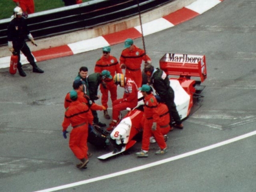 Изображение: Senna_thursday_1993_crash_monaco.jpg. Тип: image/jpeg. Размер: 500x375. Объем: 135.374KByte.