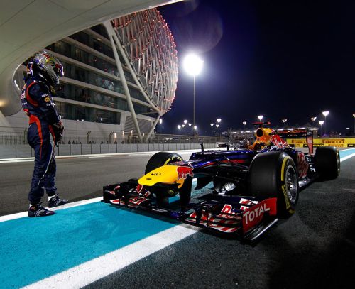 Изображение: abu_dhabi_2012_vettel.jpg. Тип: image/jpeg. Размер: 500x407. Объем: 42.222KByte.