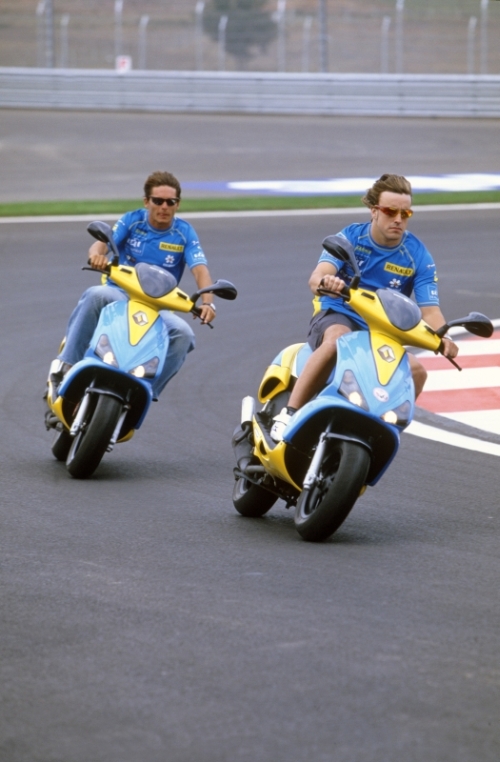 Изображение: alonso_fisichella_scooters.jpg. Тип: image/jpeg. Размер: 500x762. Объем: 247.664KByte.