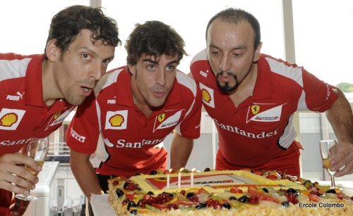 Изображение: alonso_hungaroring_2012.jpg. Тип: image/jpeg. Размер: 500x307. Объем: 144.935KByte.