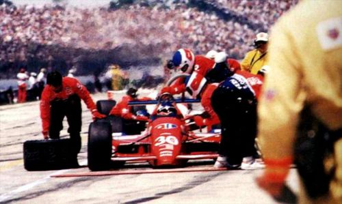 Изображение: boesel_1988_indy500.jpg. Тип: image/jpeg. Размер: 500x299. Объем: 34.273KByte.