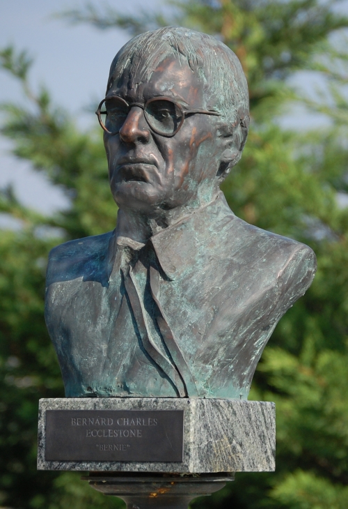 Изображение: ecclestone_hungaroring_scuplture.jpg. Тип: image/jpeg. Размер: 500x730. Объем: 296.359KByte.