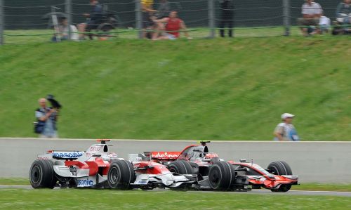 Изображение: france_2008_trulli_kovalainen.jpg. Тип: image/jpeg. Размер: 500x299. Объем: 26.626KByte.