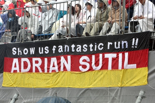 Изображение: fuji_2007_sutil_fans.jpg. Тип: image/jpeg. Размер: 500x333. Объем: 164.878KByte.