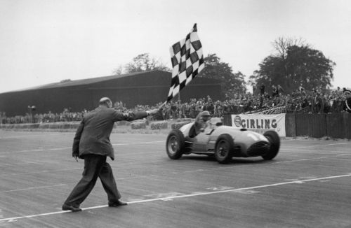 Изображение: gonzalez_silverstone_1951.jpg. Тип: image/jpeg. Размер: 500x326. Объем: 24.06KByte.