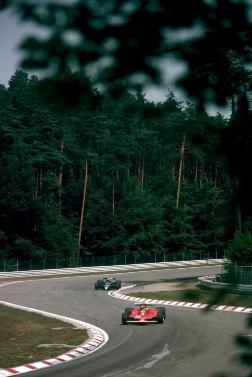 Изображение: hockenheim_1979_villeneuve.jpg. Тип: image/jpeg. Размер: 500x749. Объем: 72.104KByte.