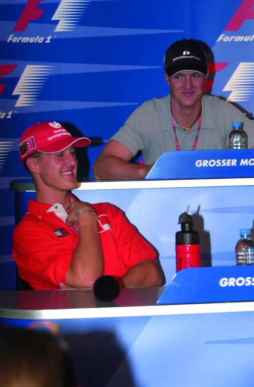 Изображение: hockenheim_2000_schumacher_brothers.jpg. Тип: image/jpeg. Размер: 500x762. Объем: 55.827KByte.