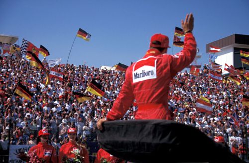 Изображение: hungaroring_1996_schumacher_fans.jpg. Тип: image/jpeg. Размер: 500x327. Объем: 49.478KByte.