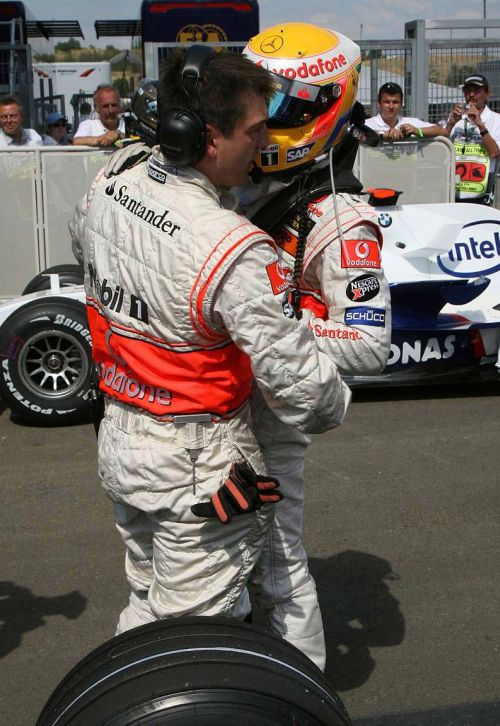 Изображение: hungaroring_2007_hamilton.jpg. Тип: image/jpeg. Размер: 500x726. Объем: 81.31KByte.