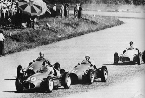 Изображение: monza_1953_ascari_villoresi_fanjio_farina.jpg. Тип: image/jpeg. Размер: 500x338. Объем: 37.565KByte.