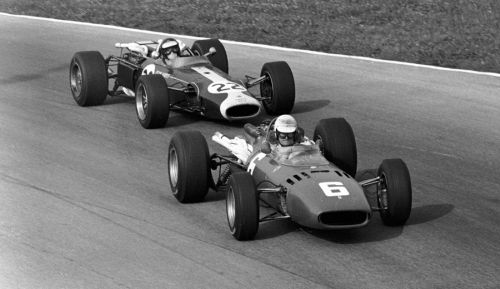 Изображение: monza_1966_scarfiotti_clark.jpg. Тип: image/jpeg. Размер: 500x289. Объем: 92.568KByte.