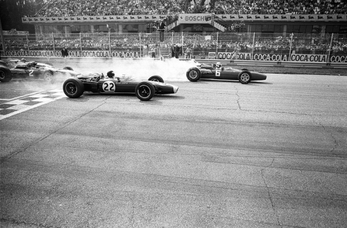 Изображение: monza_1966_start.jpg. Тип: image/jpeg. Размер: 500x328. Объем: 146.791KByte.