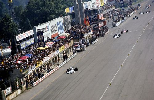 Изображение: monza_1974_start.jpg. Тип: image/jpeg. Размер: 500x325. Объем: 44.139KByte.