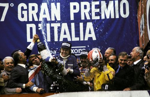 Изображение: monza_1976_podium.jpg. Тип: image/jpeg. Размер: 500x324. Объем: 43.333KByte.