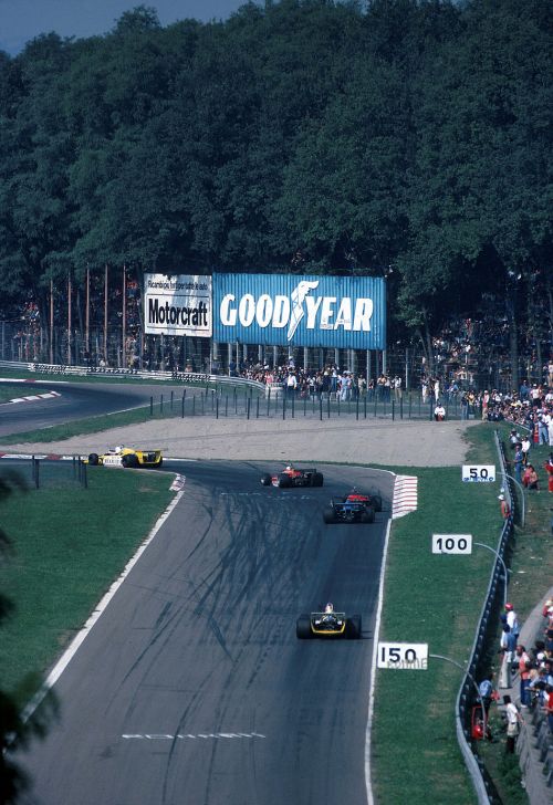 Изображение: monza_1979_arnoux_schekter_villeneuve_laffite_jabouille.jpg. Тип: image/jpeg. Размер: 500x728. Объем: 78.901KByte.