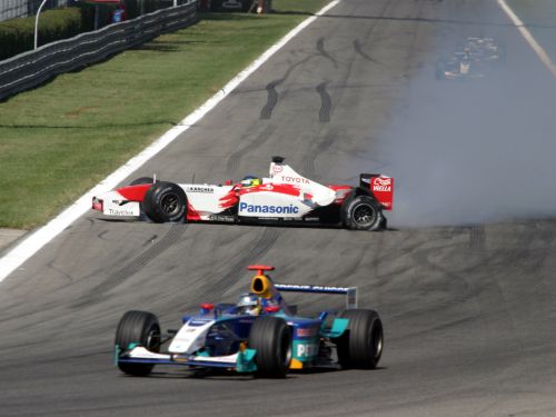 Изображение: monza_2003_heidfeld_damatta.jpg. Тип: image/jpeg. Размер: 500x375. Объем: 32.995KByte.