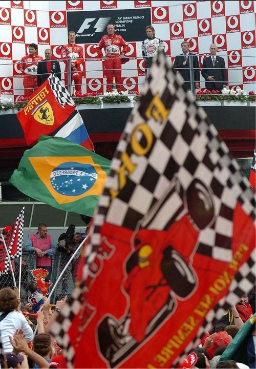 Изображение: monza_2004_podium.jpg. Тип: image/jpeg. Размер: 500x720. Объем: 91.554KByte.