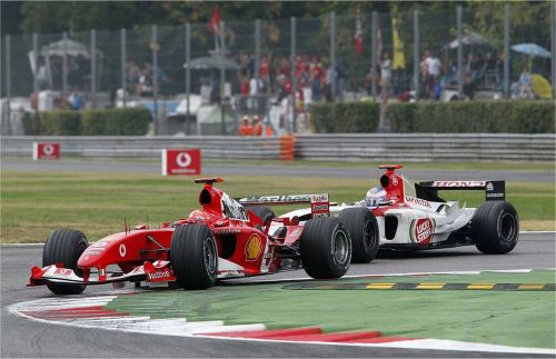 Изображение: monza_2004_schumacher_button.jpg. Тип: image/jpeg. Размер: 500x323. Объем: 34.593KByte.