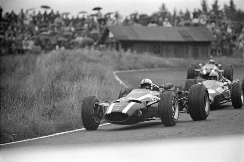 Изображение: nurburgring_1966_race.jpg. Тип: image/jpeg. Размер: 500x333. Объем: 43.566KByte.