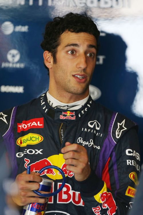 Изображение: ricciardo_red_bull_2013.jpg. Тип: image/jpeg. Размер: 500x750. Объем: 59.24KByte.