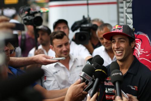 Изображение: spa_2013_ricciardo.jpg. Тип: image/jpeg. Размер: 500x333. Объем: 36.142KByte.