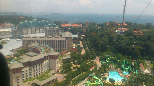 Сингапур. Вид на остров Сентоза из кабинки фуникулёра.