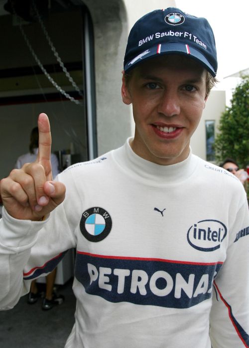 Изображение: vettel_bmw_sauber_2006a.jpg. Тип: image/jpeg. Размер: 500x698. Объем: 58.725KByte.