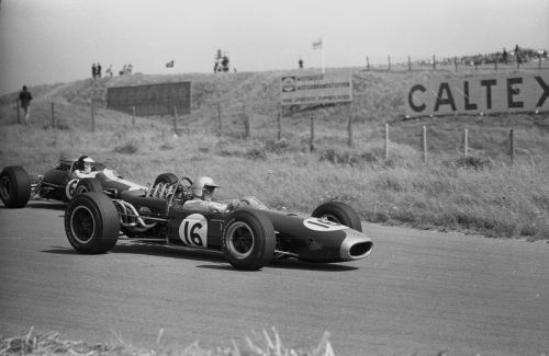 Изображение: zandvoorth_1966_brabham_clark.jpg. Тип: image/jpeg. Размер: 500x325. Объем: 26.7KByte.