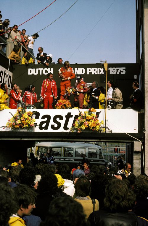 Изображение: zanvoort_1975_podium.jpg. Тип: image/jpeg. Размер: 500x761. Объем: 83.489KByte.